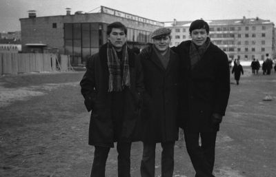 Надпись на транспаранте: "Ухтинцы, достойно встретим 100-летие со дня рождения В.И.Ленина"